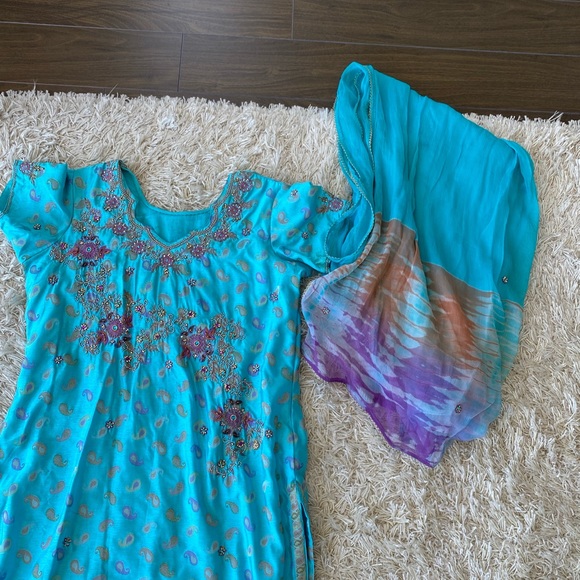 Blue paisley design patiala style salwar suit - Picture 3 of 9